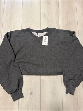 Cara Loren Charcoal Cropped Crew Sweatshirt with long sleeves Size M
